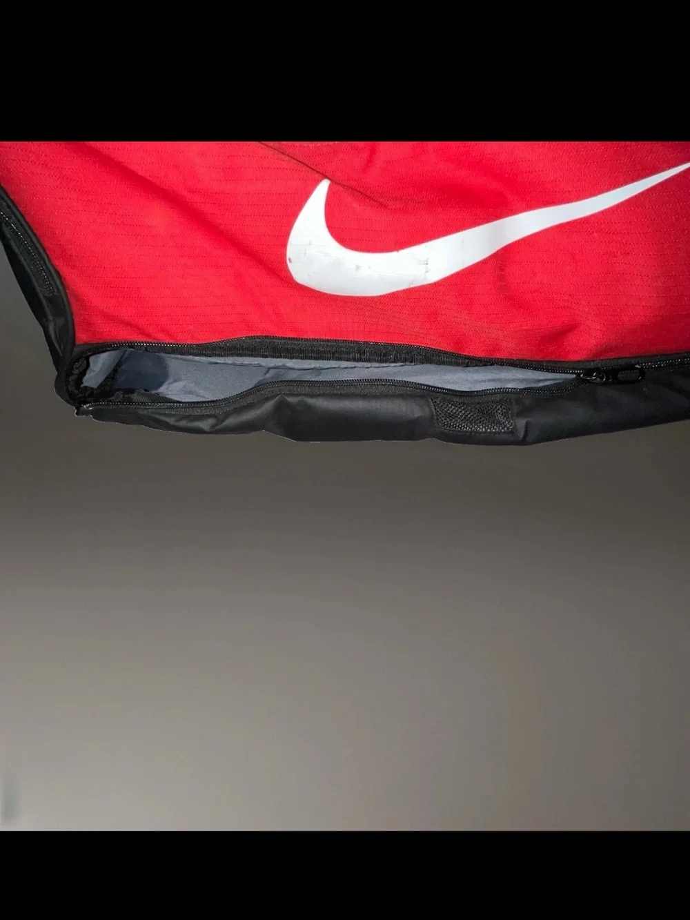 Nike Training Duffel Bag Brasilia 9.5 With Strap Red/Black 5 Zipp Compartments